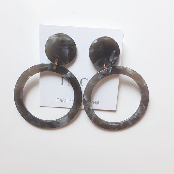 Fashion Accessories Double Circle Acrylic Earrings - Picture 4 of 5
